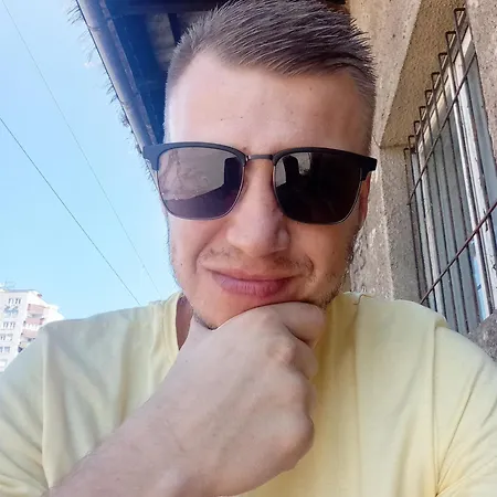Lav * Зеница